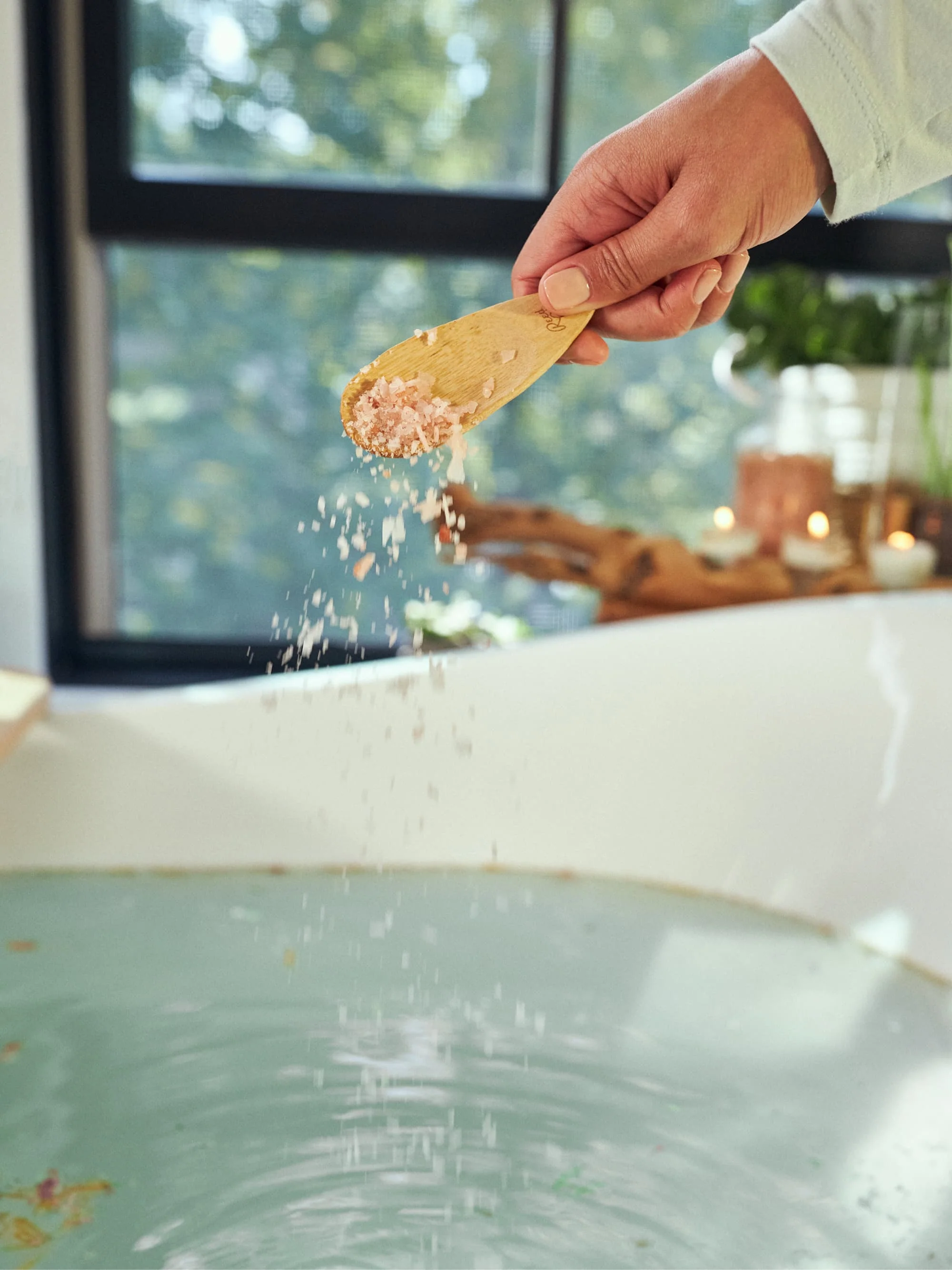 Snoozy Bath Soak with Magnesium Flakes - Image 6