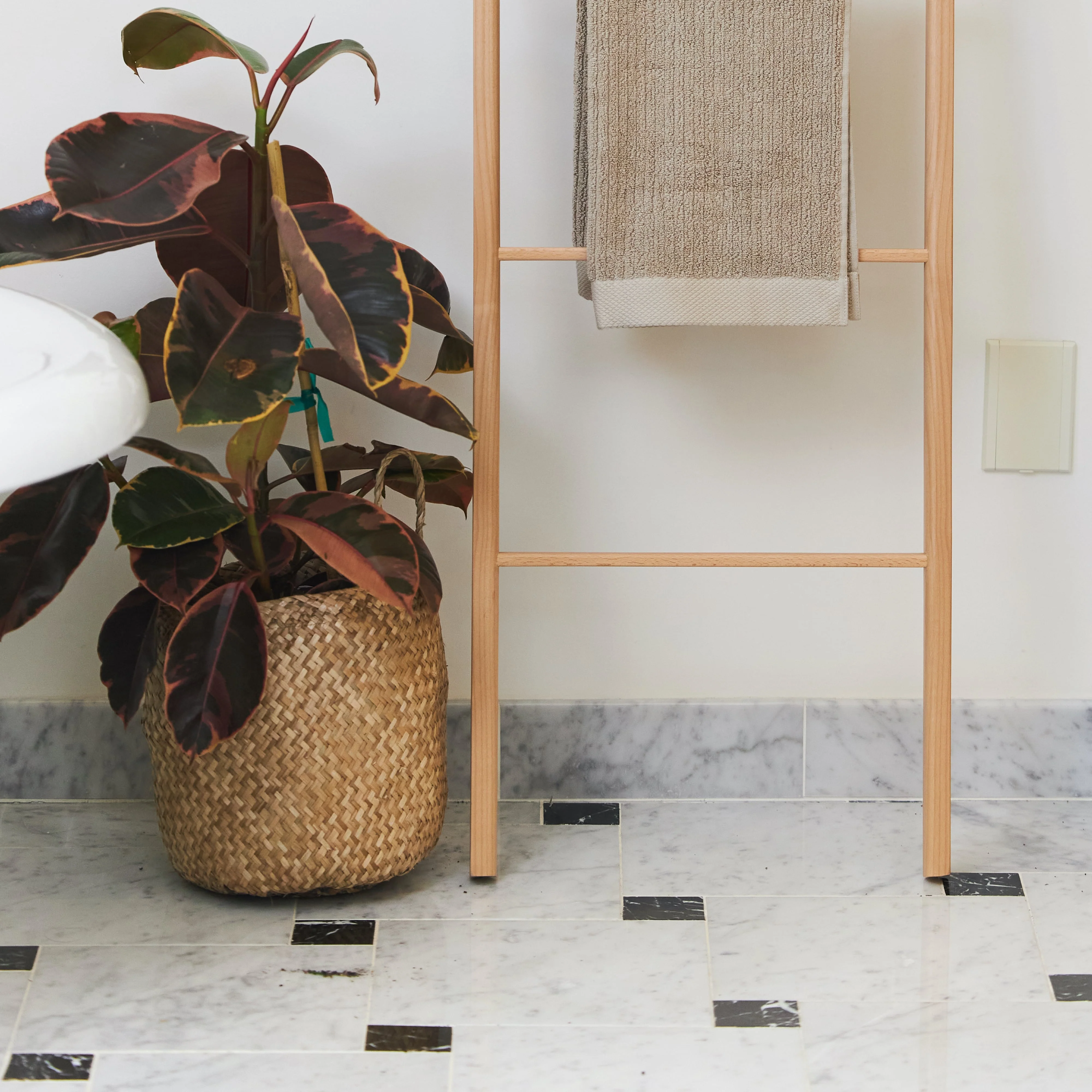 Wooden Towel Ladder - Image 4